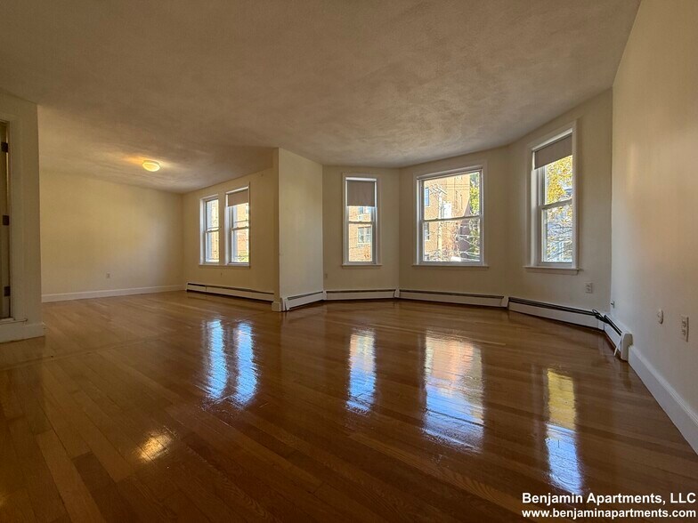 Building Photo - 316 Tappan St