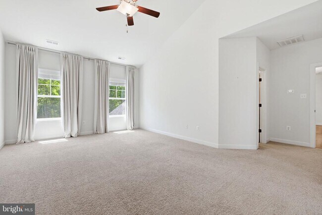 Building Photo - 301 Kingdom Dr