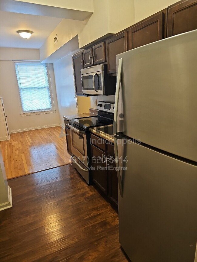 Building Photo - 1 W 28th St