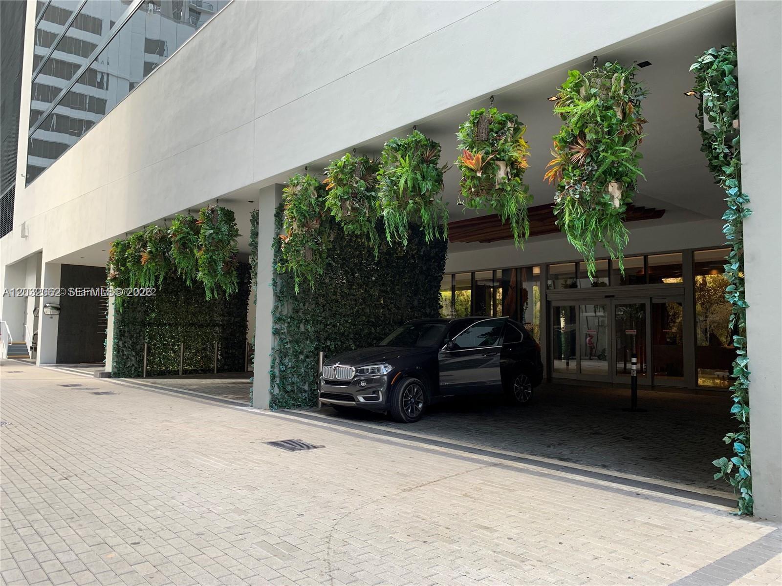 Building Photo - 1010 Brickell Ave