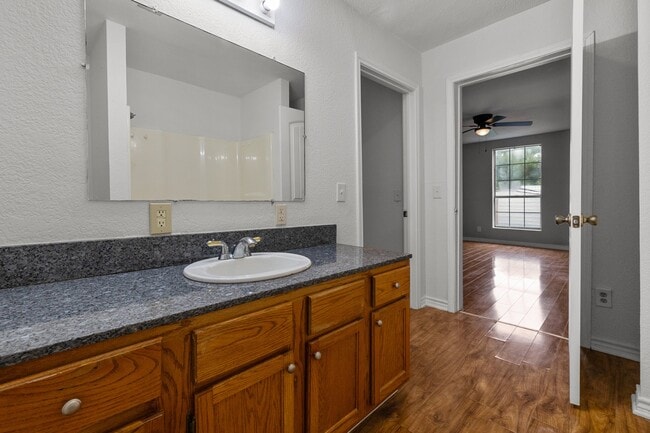 Building Photo - 206 S Cleveland St