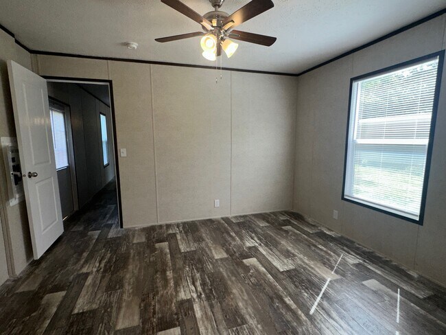 Building Photo - 2773 Laurel Cir