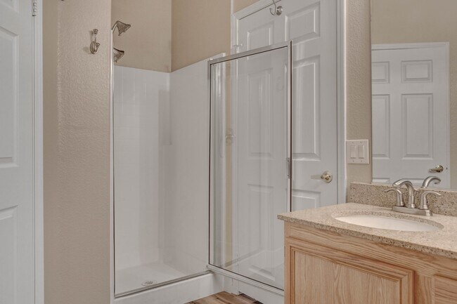 Building Photo - 10550 W Alexander Rd