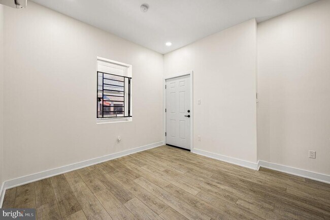 Building Photo - 441 S 61st St