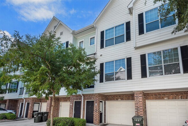 Building Photo - 9200 Westheimer Rd