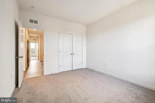 Building Photo - 46007 Woodpecker Sq