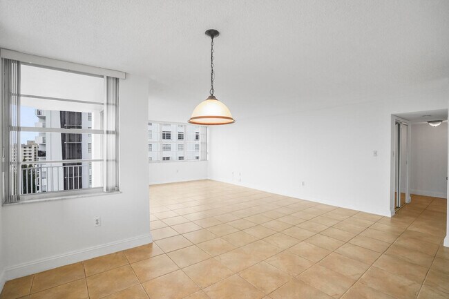 Building Photo - 18051 Biscayne Blvd