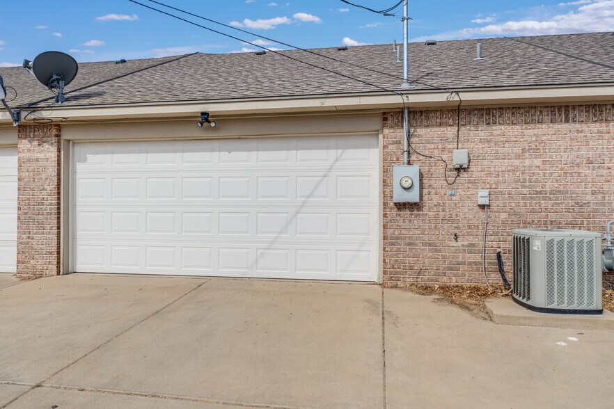 Back View/Drive way for parking - 4527 Ida Louise Ct