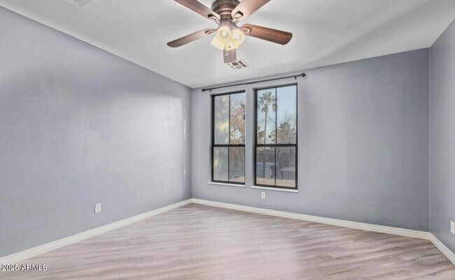 Building Photo - 280 S Elizabeth Way