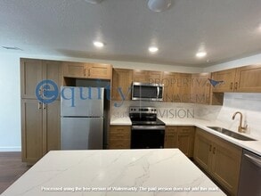 Building Photo - 1032 E 400 S