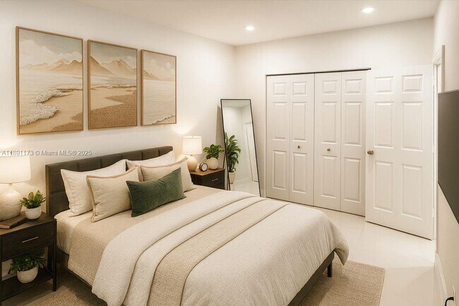 Building Photo - 733 Michigan Ave