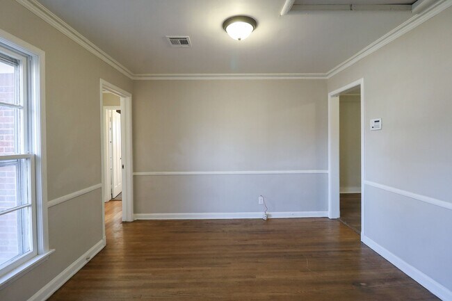 Building Photo - Section 8 Welcome! 2/1 Ready for Immediate Move In!!