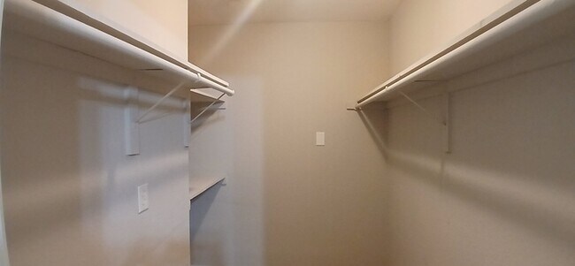 Building Photo - Beautiful 7 beds 3 baths in Ryanwood!