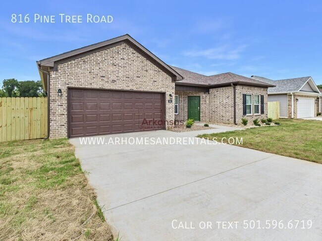 Building Photo - 816 Pine Tree Rd
