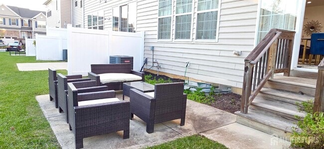 Building Photo - 39 Periwinkle Dr