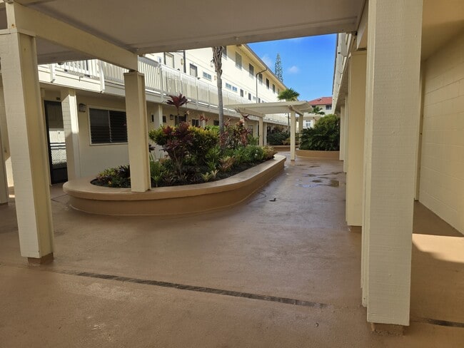 Building Photo - 350 Aoloa St