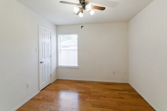 Building Photo - 366 Dalhart Dr