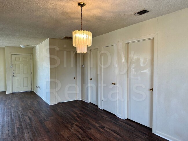 Building Photo - 2811 Granger St