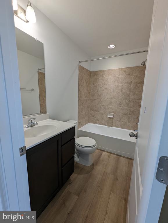 Building Photo - 241 Hillsdale Pl