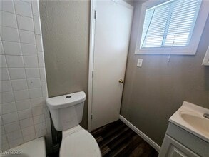 Building Photo - 331 S 9th St