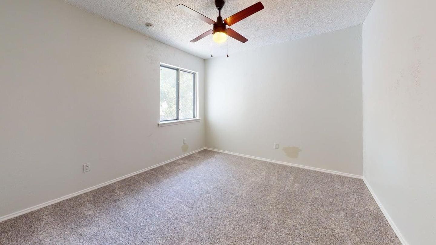 Building Photo - 5330 Daytona Dr