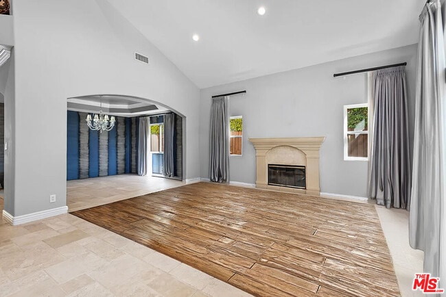 Building Photo - 4724 Noble Ave