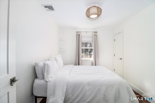 Building Photo - 58 Davenport Dr