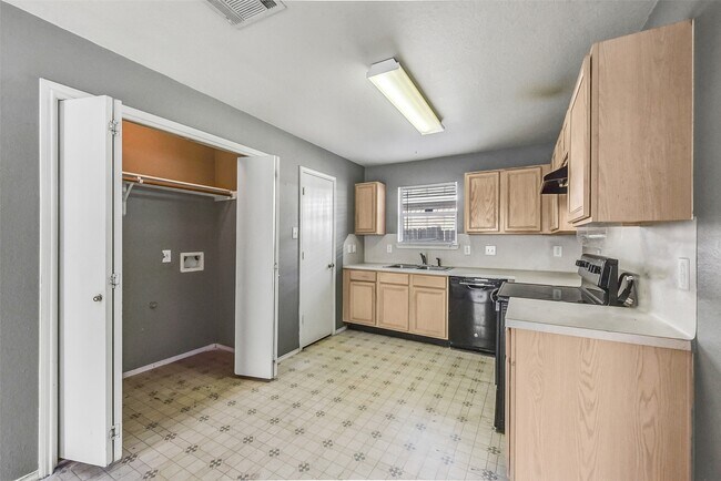 Building Photo - 13518 Woodring Ct