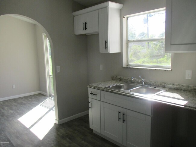 Building Photo - 474 Tuloma Ave SW