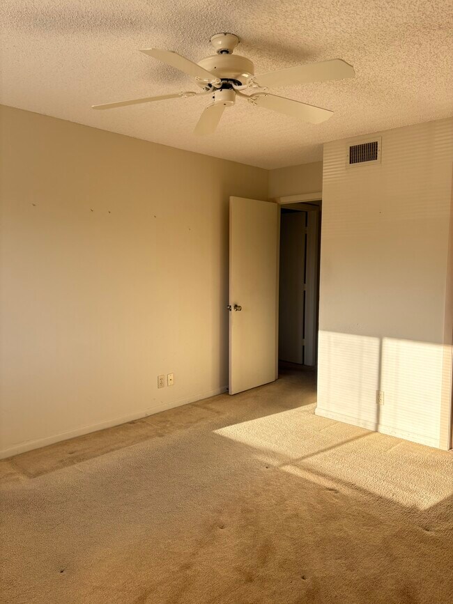 Building Photo - 503 Shady Pine Way