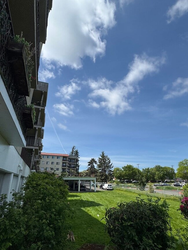 Building Photo - Gorgeous Condo in Seward Park with 2 Parking Spaces, Steps Away from Pool with Water View!