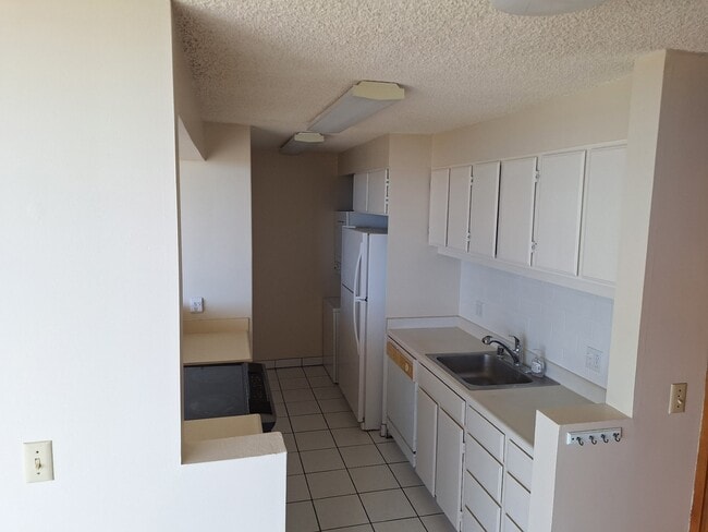 Building Photo - 2600 Pualani Way
