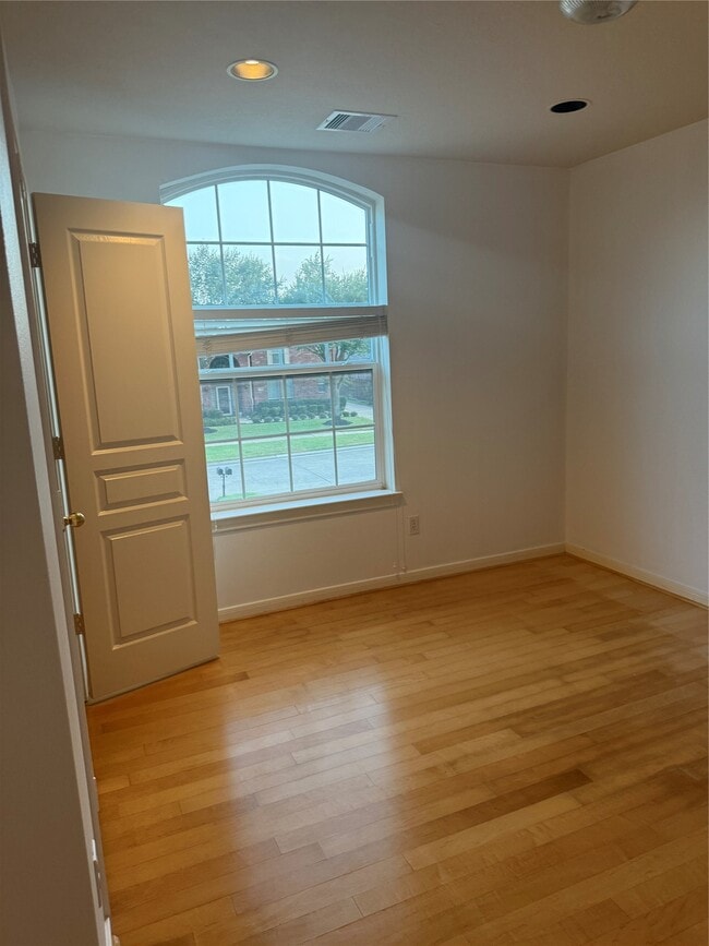 Building Photo - 12022 Miramar Shores Dr