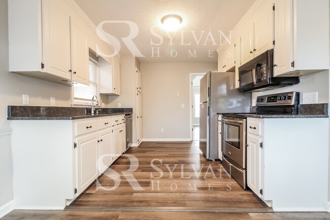 Building Photo - This lovely home is ready for your personal touch!