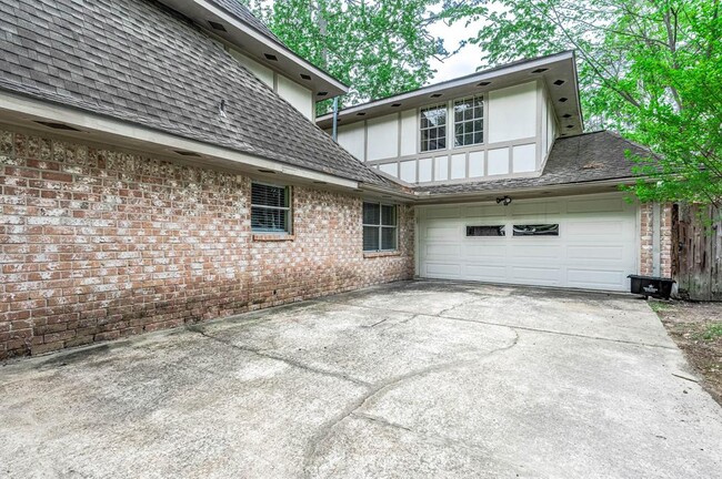 Building Photo - 10715 Elmdale Dr
