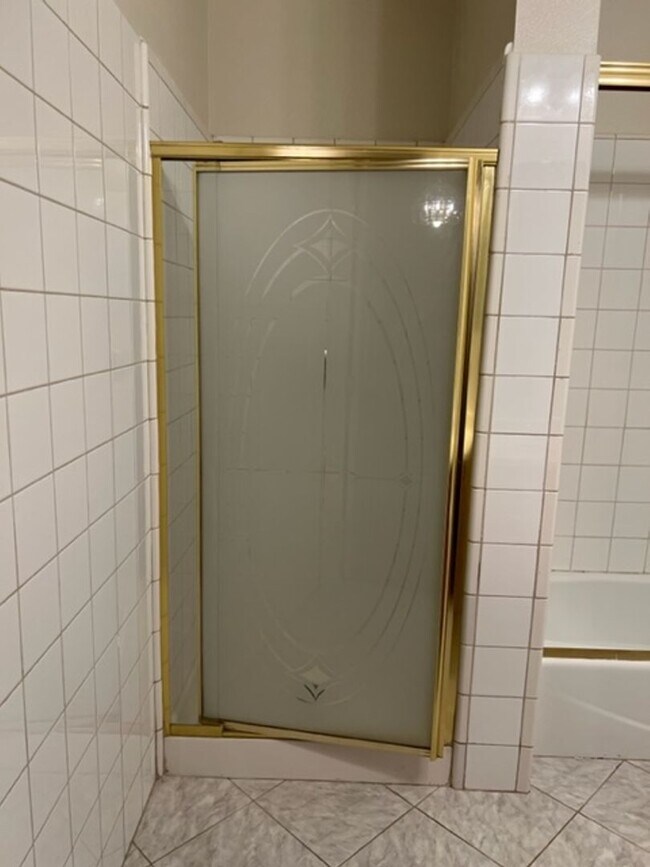 Building Photo - Beautiful Single Story home in Carmichael, 4+2, Large living area, 2 garages.