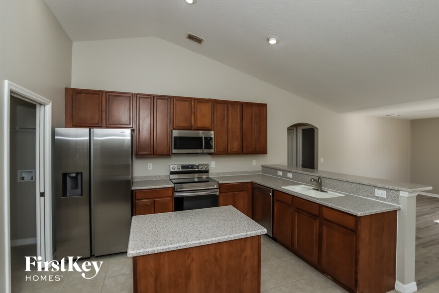 Building Photo - 606 Reading St SE