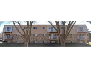 Building Photo - 901 Country Club Dr