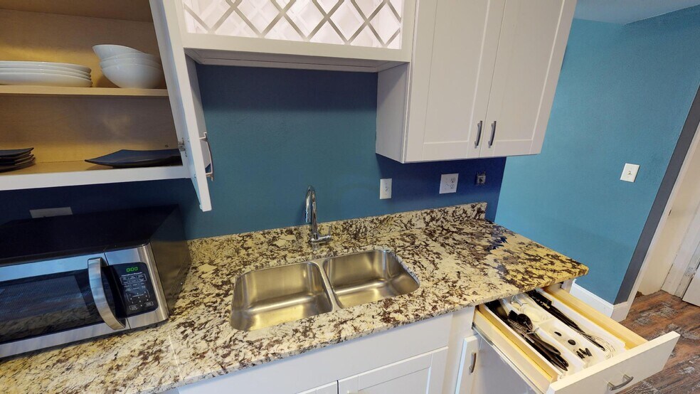 Building Photo - 303 Westbrook Drive