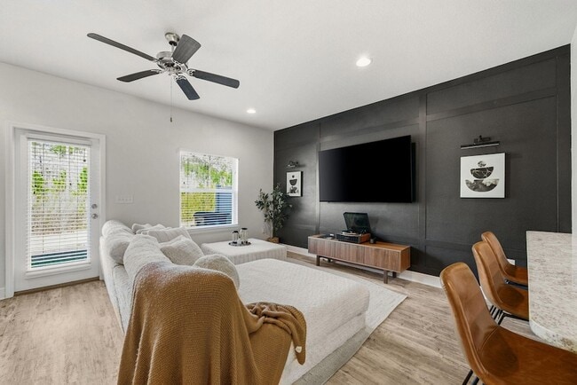 Building Photo - 25 Crossing Ln