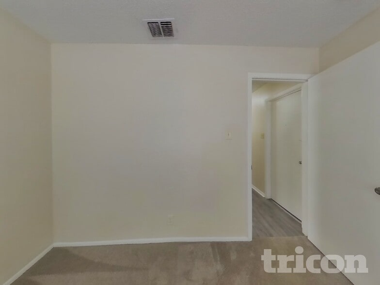 Building Photo - 10526 Kinderhook Dr