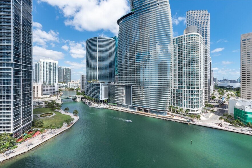 Building Photo - 901 Brickell Key Blvd