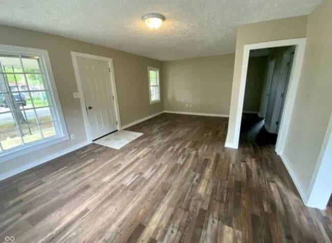 Building Photo - One Level, 3 bedroom
