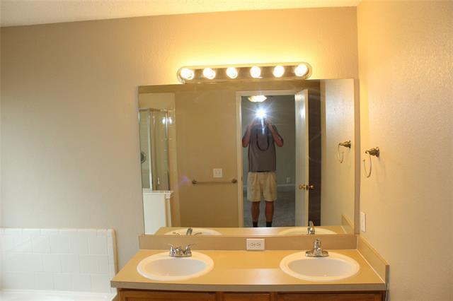 Building Photo - 306 Trenton Dr