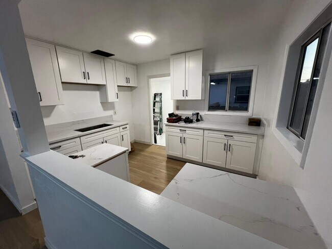 Building Photo - 2264 Smythe Ave