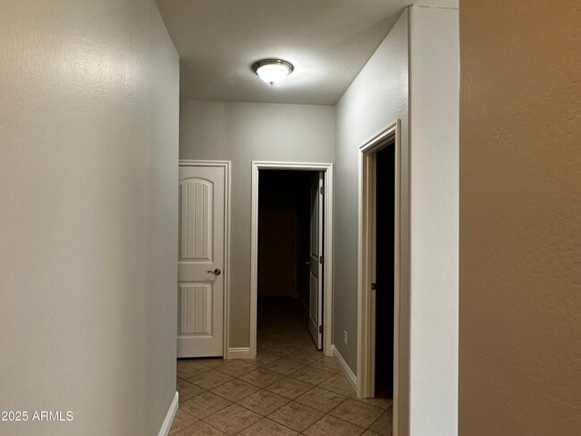 Building Photo - 1686 W Paisley Dr