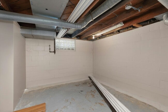 Building Photo - 712 Golf Ave