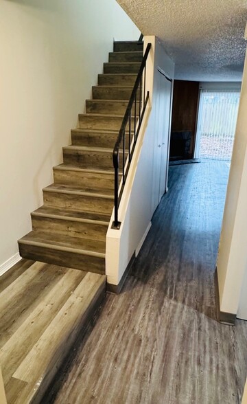 Stair - 3815 NW Chemult Pl