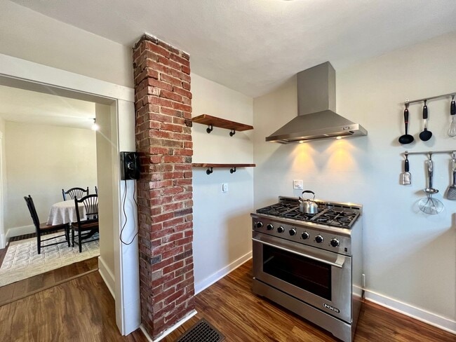 Building Photo - Beautifully Renovated & Fully Furnished Home in Peoria Heights!