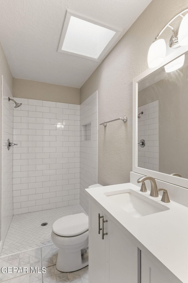 Building Photo - 6932 Escondido Dr